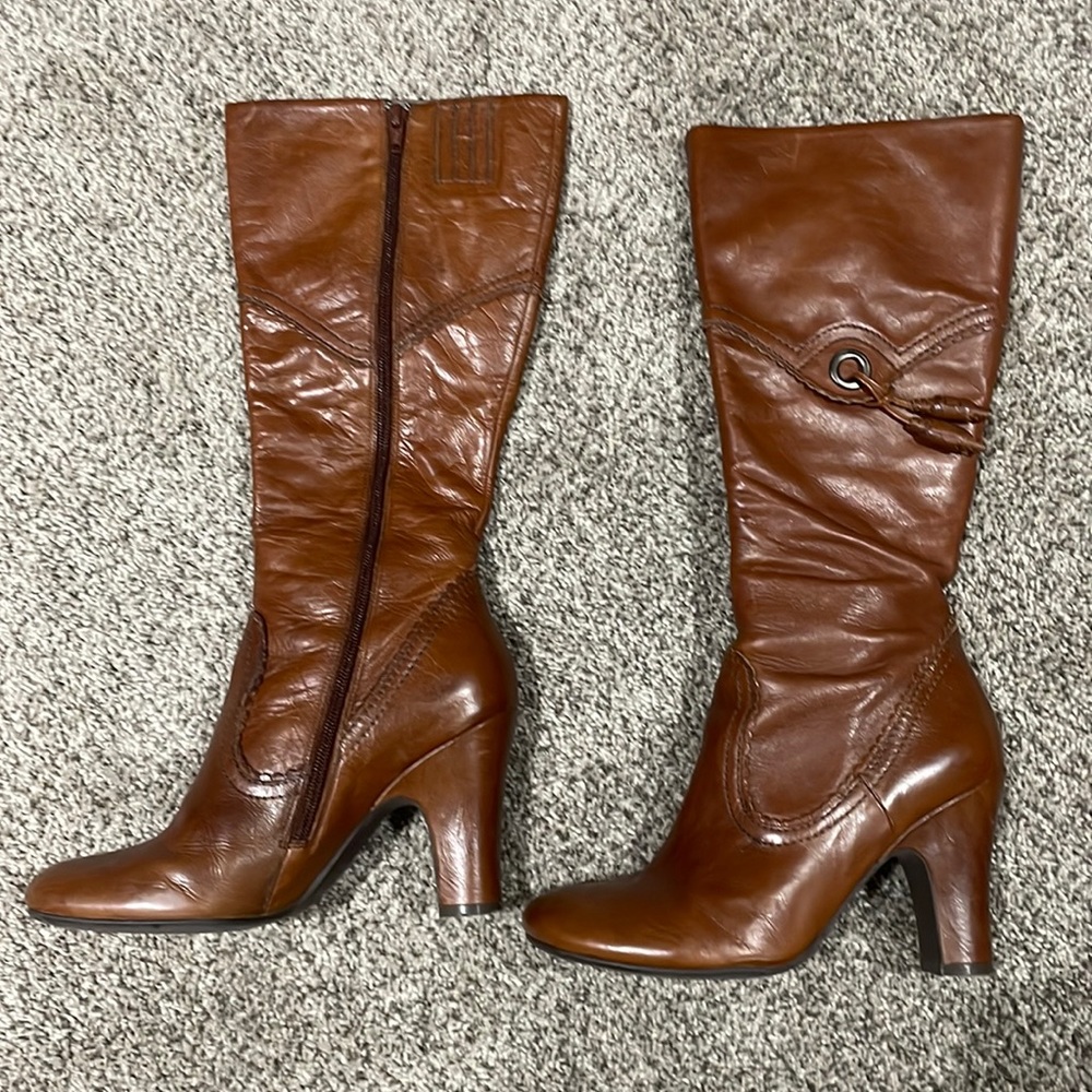 Gorgeous perfect condition Biviel tan boots!